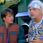 Marty McFly y Doc Brown en una escena de Volver al futuro II, si ambos aparecen en la imagen elegida