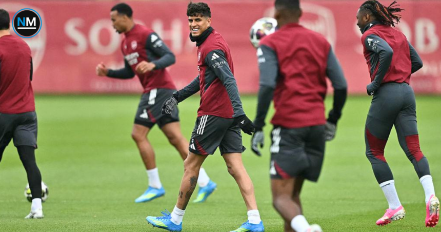 Piero Hincapié con la indumentaria del Arsenal durante una sesión de entrenamiento.
