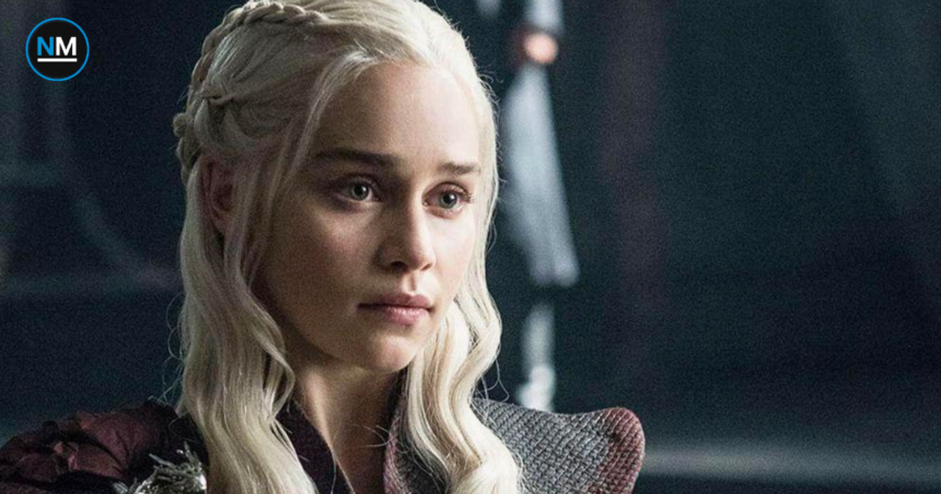 Retrato de la actriz británica Emilia Clarke durante una aparición pública.