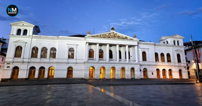 Fachada del Teatro Nacional Sucre, uno de los escenarios de la agenda cultural de Quito del 23 al 25 de octubre.