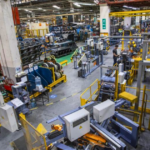 Instalaciones industriales de Ecuador, sector afectado por las desconexiones eléctricas que el Gobierno prevé finalizar el 1 de noviembre de 2026.