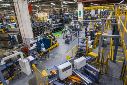 Instalaciones industriales de Ecuador, sector afectado por las desconexiones eléctricas que el Gobierno prevé finalizar el 1 de noviembre de 2026.