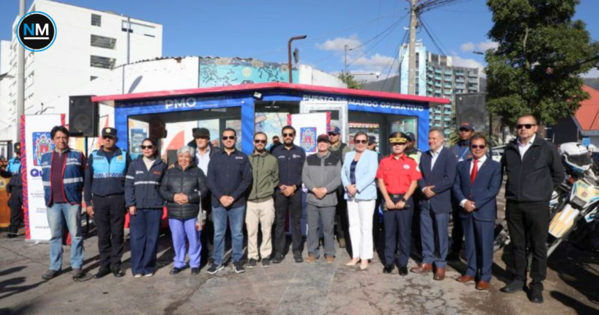 Autoridades municipales durante la entrega del Puesto de Mando Operativo Universidades en Quito.