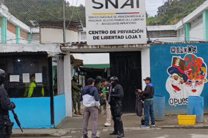 Vista exterior del Centro de Rehabilitación Social de Loja, donde dos personas privadas de libertad fueron encontradas sin vida.