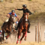 Jinetes participan en la Cacería del Zorro 2026 en Ibarra